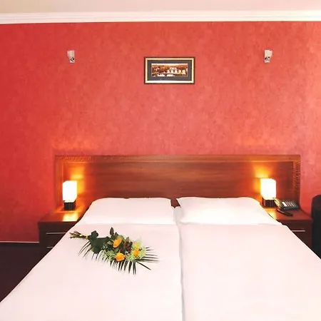 リラックス ホテル 4*